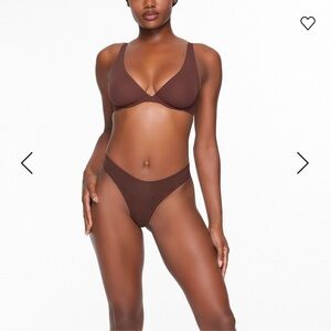 Skims UNLINED APEX PLUNGE BRA